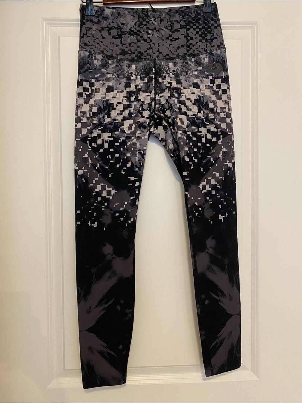 The North Face Black & Gray Pixel-Print Leggings